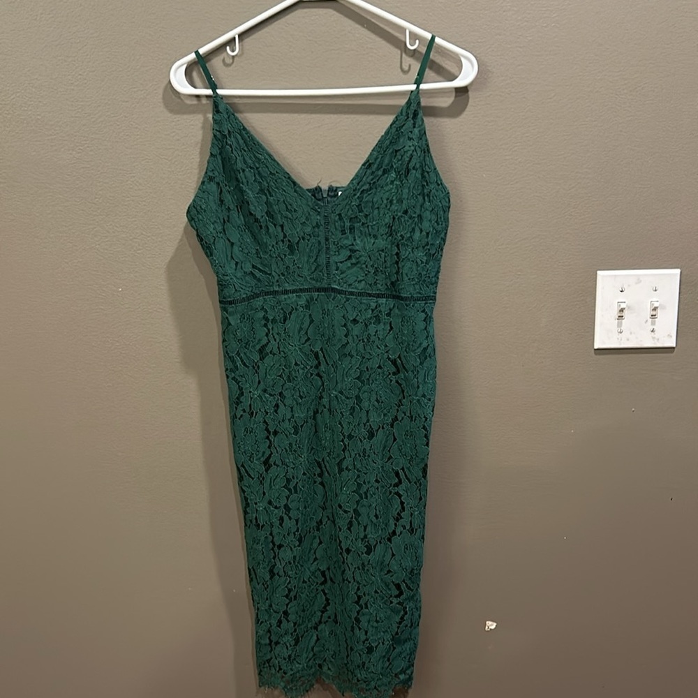 ASTR Deep Green Lace Midi Dress with Spaghetti Straps